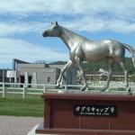 オグリキャップの銅像と優駿記念館