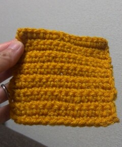 ダイソーのアクリル毛糸でコースターを編みました