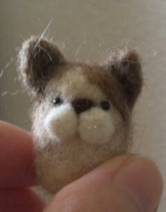 またまた羊毛フェルト猫のマスコットを作りました